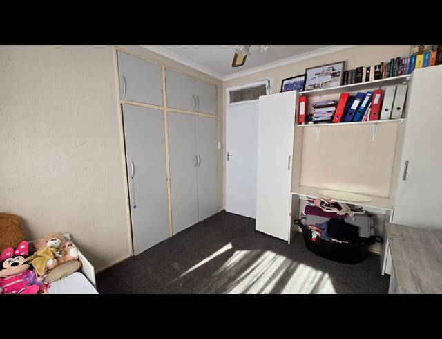 3 BEDROOM FREEHOLD FOR SALE IN BRACKENDOWNS